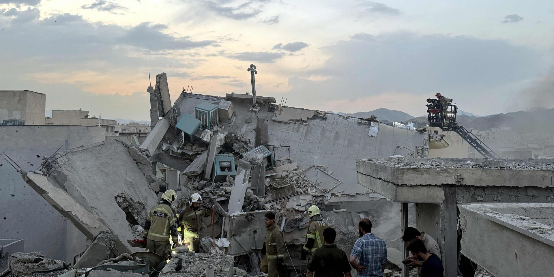 ef27c682826941cf86aa750a35a6237f-1920x960px_1x